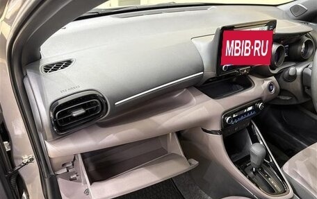 Toyota Yaris, 2021 год, 934 009 рублей, 13 фотография