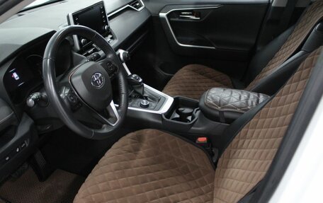 Toyota RAV4, 2020 год, 4 090 000 рублей, 21 фотография