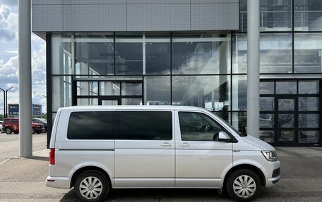 Volkswagen Caravelle T6 рестайлинг, 2016 год, 2 390 000 рублей, 9 фотография