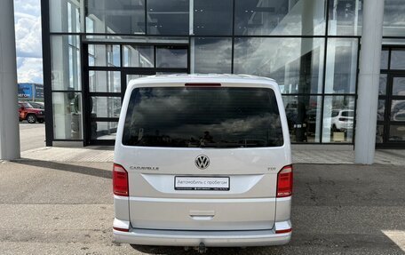 Volkswagen Caravelle T6 рестайлинг, 2016 год, 2 390 000 рублей, 12 фотография