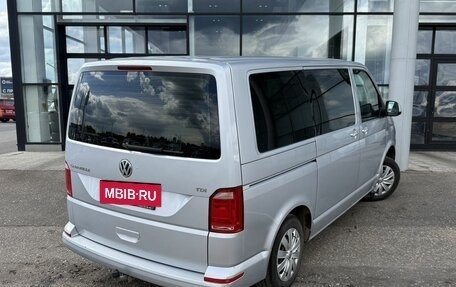 Volkswagen Caravelle T6 рестайлинг, 2016 год, 2 390 000 рублей, 10 фотография