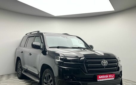 Toyota Land Cruiser 200, 2018 год, 6 425 000 рублей, 1 фотография