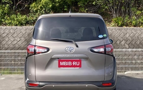 Toyota Sienta II, 2022 год, 1 350 000 рублей, 3 фотография