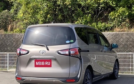 Toyota Sienta II, 2022 год, 1 350 000 рублей, 2 фотография