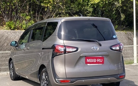 Toyota Sienta II, 2022 год, 1 350 000 рублей, 6 фотография