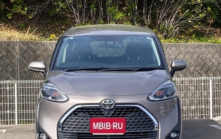 Toyota Sienta II, 2022 год, 1 350 000 рублей, 5 фотография