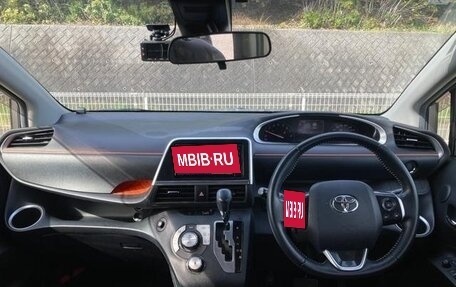 Toyota Sienta II, 2022 год, 1 350 000 рублей, 8 фотография