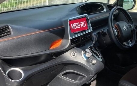 Toyota Sienta II, 2022 год, 1 350 000 рублей, 9 фотография