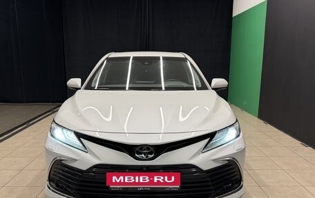 Toyota Camry, 2021 год, 3 100 000 рублей, 2 фотография