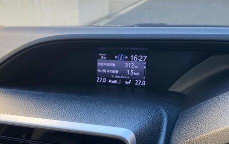 Toyota Noah III, 2018 год, 1 700 000 рублей, 11 фотография