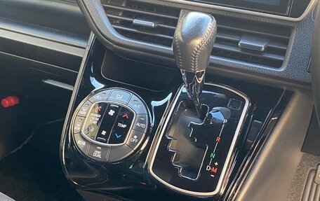 Toyota Noah III, 2018 год, 1 700 000 рублей, 12 фотография