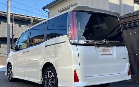 Toyota Noah III, 2018 год, 1 700 000 рублей, 5 фотография