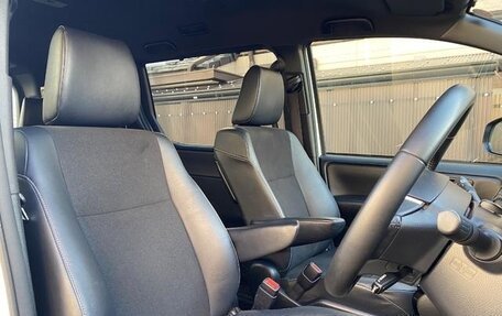 Toyota Noah III, 2018 год, 1 700 000 рублей, 8 фотография