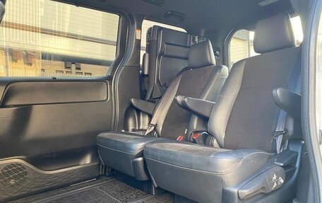 Toyota Noah III, 2018 год, 1 700 000 рублей, 26 фотография