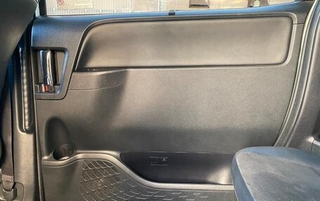 Toyota Noah III, 2018 год, 1 700 000 рублей, 21 фотография