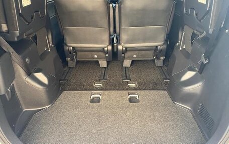 Toyota Noah III, 2018 год, 1 700 000 рублей, 29 фотография