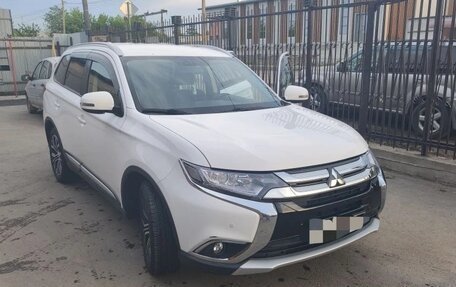 Mitsubishi Outlander III рестайлинг 3, 2018 год, 2 200 000 рублей, 2 фотография
