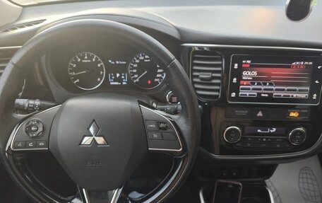 Mitsubishi Outlander III рестайлинг 3, 2018 год, 2 200 000 рублей, 5 фотография