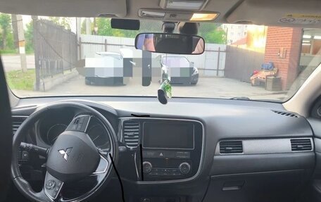 Mitsubishi Outlander III рестайлинг 3, 2018 год, 2 200 000 рублей, 6 фотография