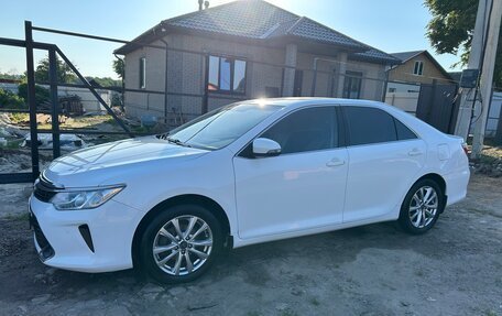 Toyota Camry, 2015 год, 1 830 000 рублей, 3 фотография