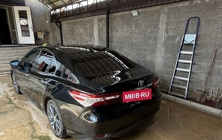 Toyota Camry, 2023 год, 3 100 000 рублей, 4 фотография