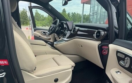 Mercedes-Benz V-Класс, 2023 год, 23 000 000 рублей, 2 фотография