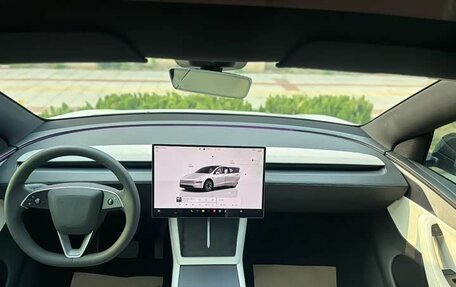 Tesla Model Y I, 2025 год, 7 000 000 рублей, 8 фотография