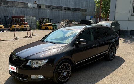 Skoda Superb III рестайлинг, 2011 год, 2 000 000 рублей, 2 фотография