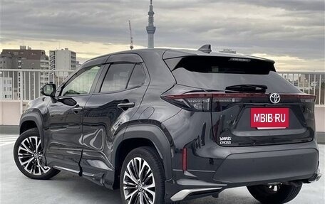 Toyota Yaris Cross, 2022 год, 1 413 000 рублей, 3 фотография