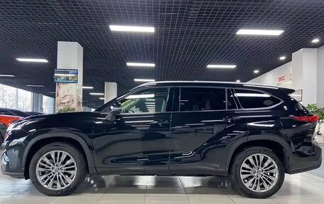 Toyota Highlander, 2025 год, 3 фотография