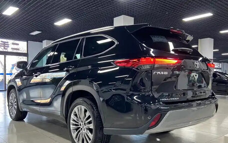 Toyota Highlander, 2025 год, 4 фотография