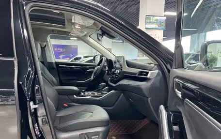 Toyota Highlander, 2025 год, 19 фотография