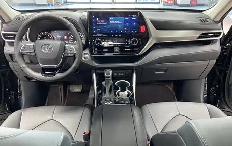 Toyota Highlander, 2025 год, 12 фотография