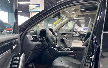 Toyota Highlander, 2025 год, 11 фотография