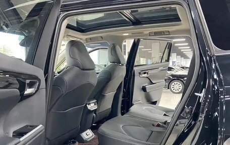 Toyota Highlander, 2025 год, 20 фотография