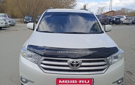 Toyota Highlander III, 2013 год, 2 300 000 рублей, 3 фотография
