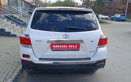 Toyota Highlander III, 2013 год, 2 300 000 рублей, 6 фотография