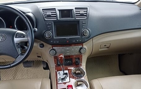 Toyota Highlander III, 2013 год, 2 300 000 рублей, 8 фотография
