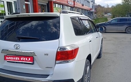 Toyota Highlander III, 2013 год, 2 300 000 рублей, 4 фотография
