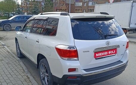 Toyota Highlander III, 2013 год, 2 300 000 рублей, 5 фотография