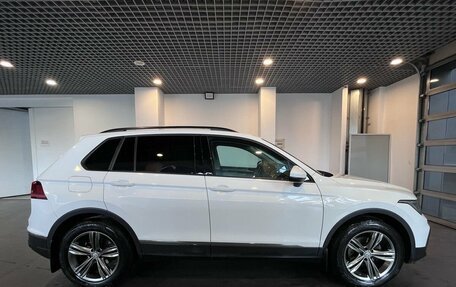 Volkswagen Tiguan II, 2020 год, 3 240 000 рублей, 2 фотография