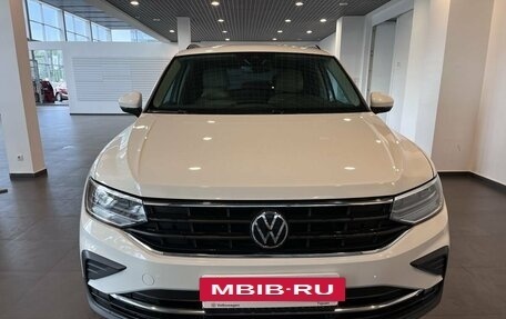 Volkswagen Tiguan II, 2020 год, 3 240 000 рублей, 8 фотография