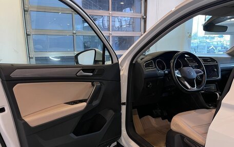 Volkswagen Tiguan II, 2020 год, 3 240 000 рублей, 20 фотография