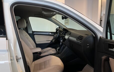 Volkswagen Tiguan II, 2020 год, 3 240 000 рублей, 28 фотография