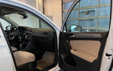 Volkswagen Tiguan II, 2020 год, 3 240 000 рублей, 26 фотография