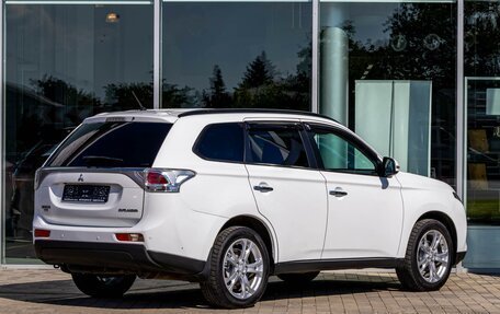 Mitsubishi Outlander III рестайлинг 3, 2013 год, 1 395 000 рублей, 6 фотография