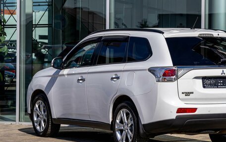 Mitsubishi Outlander III рестайлинг 3, 2013 год, 1 395 000 рублей, 9 фотография