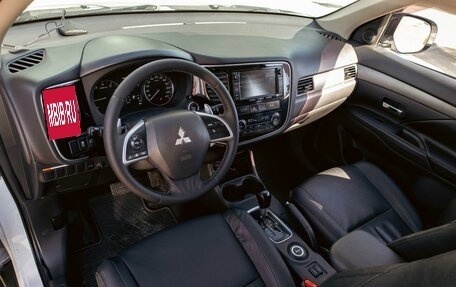 Mitsubishi Outlander III рестайлинг 3, 2013 год, 1 395 000 рублей, 13 фотография