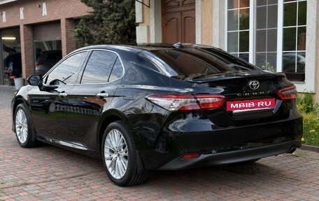 Toyota Camry, 2018 год, 2 250 000 рублей, 10 фотография