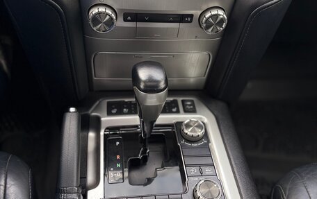Toyota Land Cruiser 200, 2016 год, 4 300 000 рублей, 8 фотография